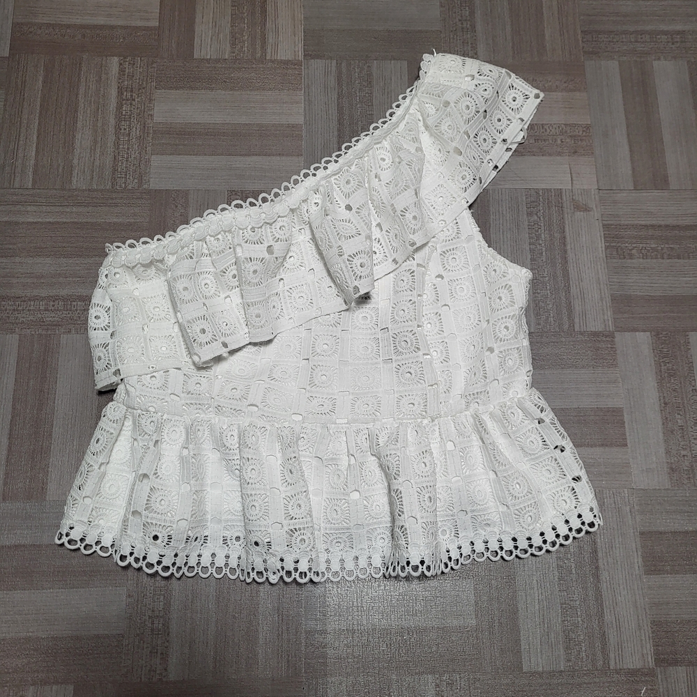 -DO+BE White Eyelet One-Shoulder Blouse. Large. NWT